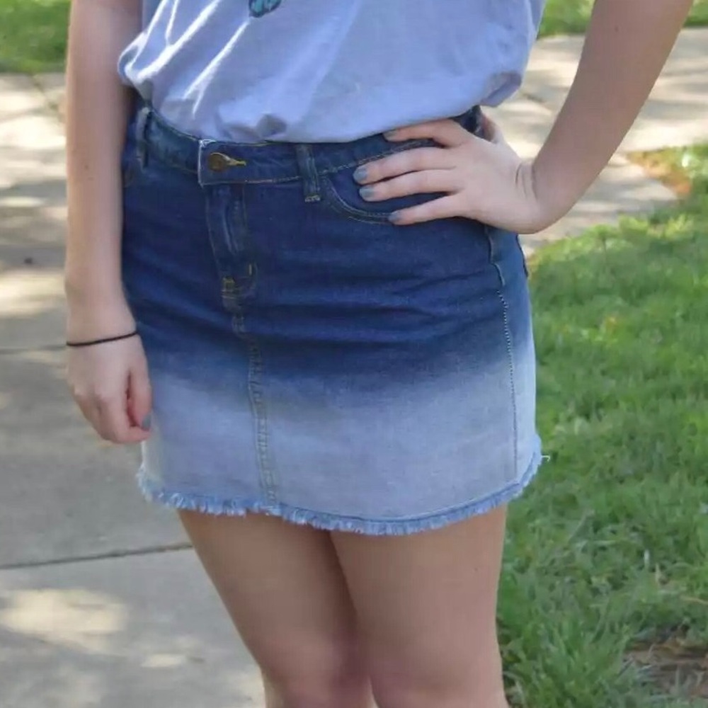 Molly green two tone denim skirt! Great condition